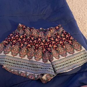 Charlotte Russe flowy shorts size small